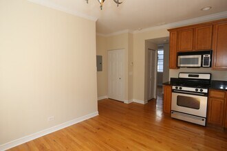 3257 N Clifton Ave in Chicago, IL - Building Photo - Building Photo