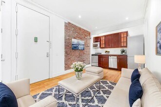 45 Orchard St, Unit 5A in New York, NY - Building Photo - Building Photo