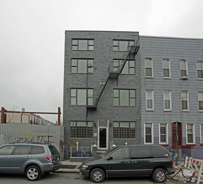 22 Harrison Pl in Brooklyn, NY - Building Photo - Building Photo