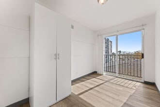 1540 S Fairfax Ave in Los Angeles, CA - Building Photo - Building Photo