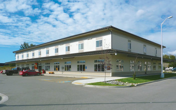 Yenlo Square in Wasilla, AK - Foto de edificio - Building Photo