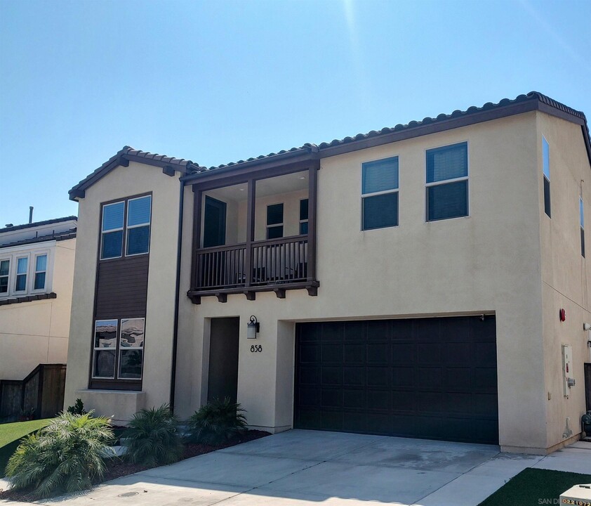 858 Camino Cantera in Chula Vista, CA - Building Photo