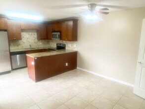 1520 Park Meadows Dr in Ft. Myers, FL - Building Photo - Building Photo