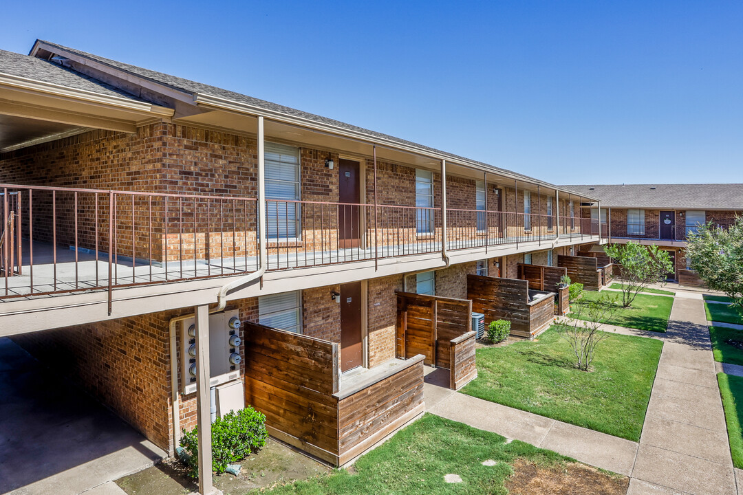 The Ridge Apartments in Greenville, TX - Building Photo