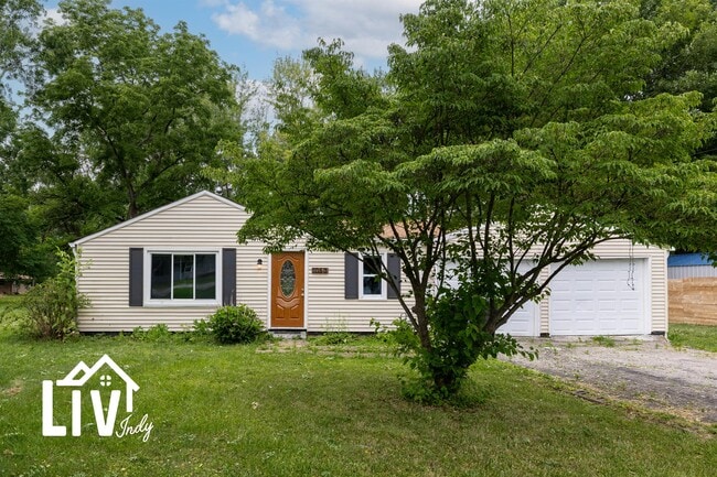 1050 Janet Dr in Greenwood, IN - Building Photo - Building Photo
