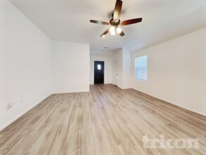 210 Pine cavern dr in Willis, TX - Building Photo - Building Photo