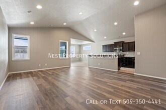 558 S Lakeland Dr in Moses Lake, WA - Building Photo - Building Photo