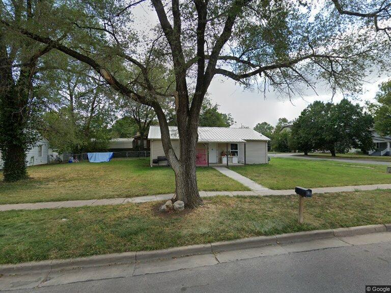 317 W Olive Ave in El Dorado, KS - Foto de edificio