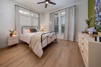 The Sarah in Orlando, FL - Foto de edificio - Building Photo