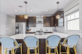 241 Lexington St, Unit 2 in Boston, MA - Foto de edificio - Building Photo