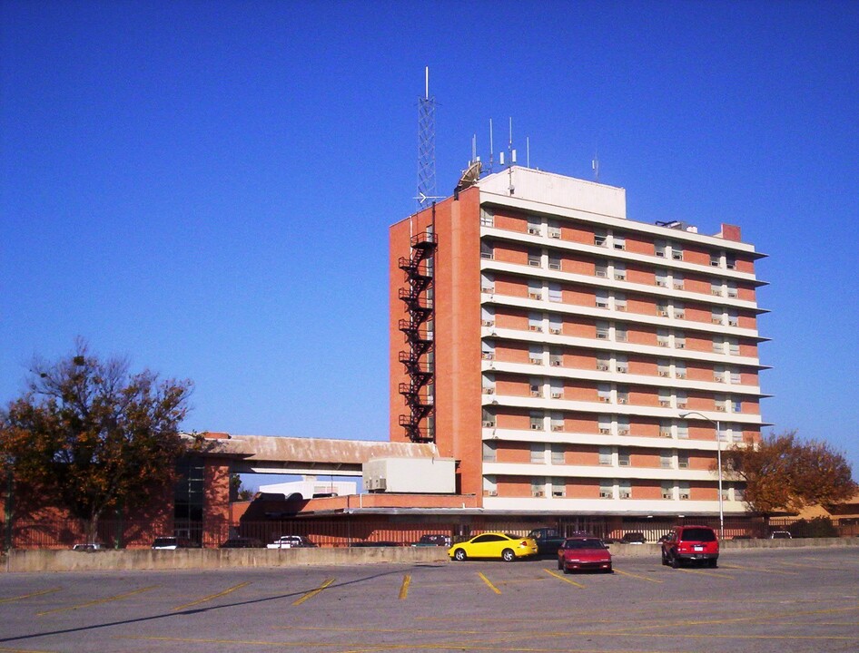 The Lawtonian in Lawton, OK - Building Photo