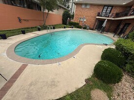 8620 Baltimore Dr, Unit #202 in Dallas, TX - Building Photo