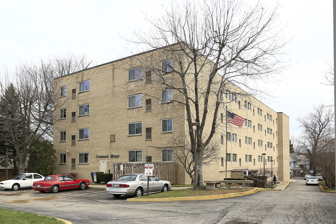 Conneaut Manor Apartments in Conneaut, OH - Foto de edificio