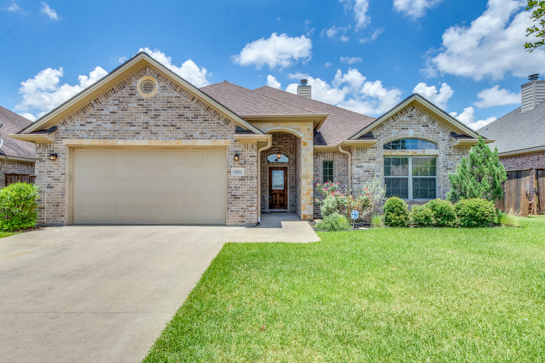 4010 Sunny Meadow Brook Ct in College Station, TX - Building Photo