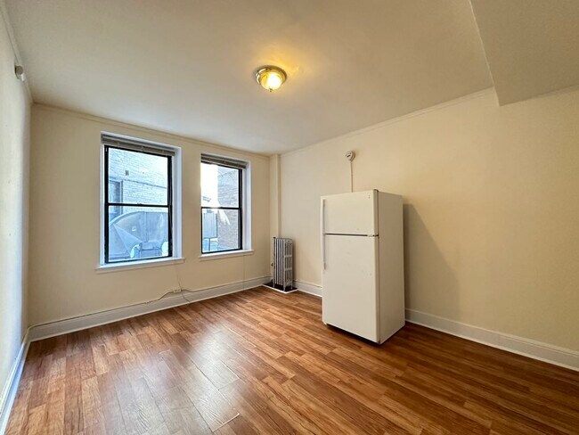 3335 W Diversey Ave in Chicago, IL - Building Photo - Building Photo