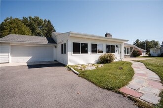 8810 Seneca Ave in Cicero, NY - Building Photo - Building Photo