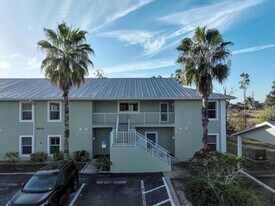 8101 Memory Ln in Rotonda West, FL - Building Photo