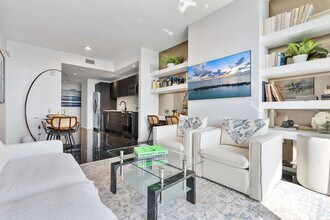 398 NE 5th St, Unit SI ID1243873P in Miami, FL - Foto de edificio - Building Photo