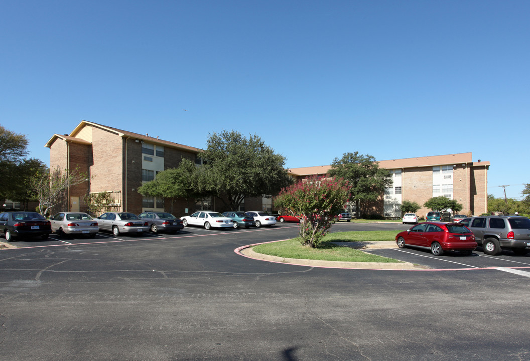 Park Manor Apartments--55+ in Irving, TX - Building Photo