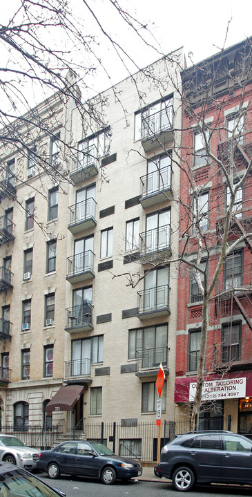 221 E 82nd St in New York, NY - Building Photo