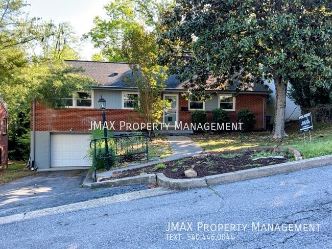 property at 547 Dillard Rd SW