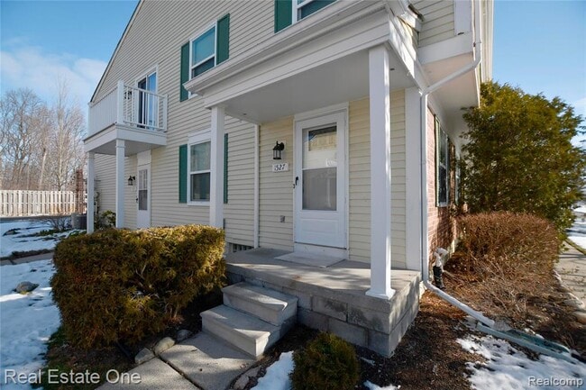 property at 1527 Mariner Dr