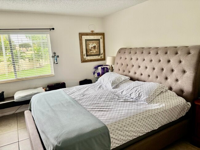 3530 Pine Needle Dr in Greenacres, FL - Building Photo - Building Photo
