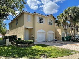 6301 Landings Terrace in Tamarac, FL - Building Photo