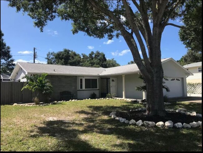 property at 13946 82nd Terrace N