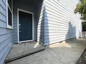 321 NE 66th Ave in Hillsboro, OR - Building Photo - Building Photo