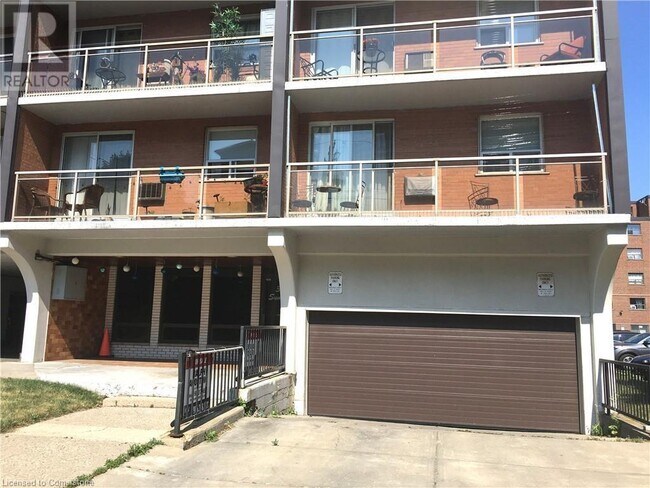 30 Summit Ave in Hamilton, ON - Building Photo - Building Photo