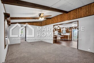 68-B Hull-Batson Rd in Hull, TX - Building Photo - Building Photo