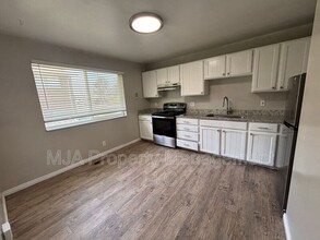 1731 S Holladay Blvd in Holladay, UT - Building Photo - Building Photo
