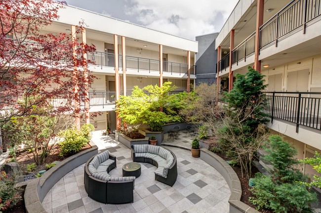 700 Broadway Apartments in Seattle, WA - Foto de edificio - Building Photo