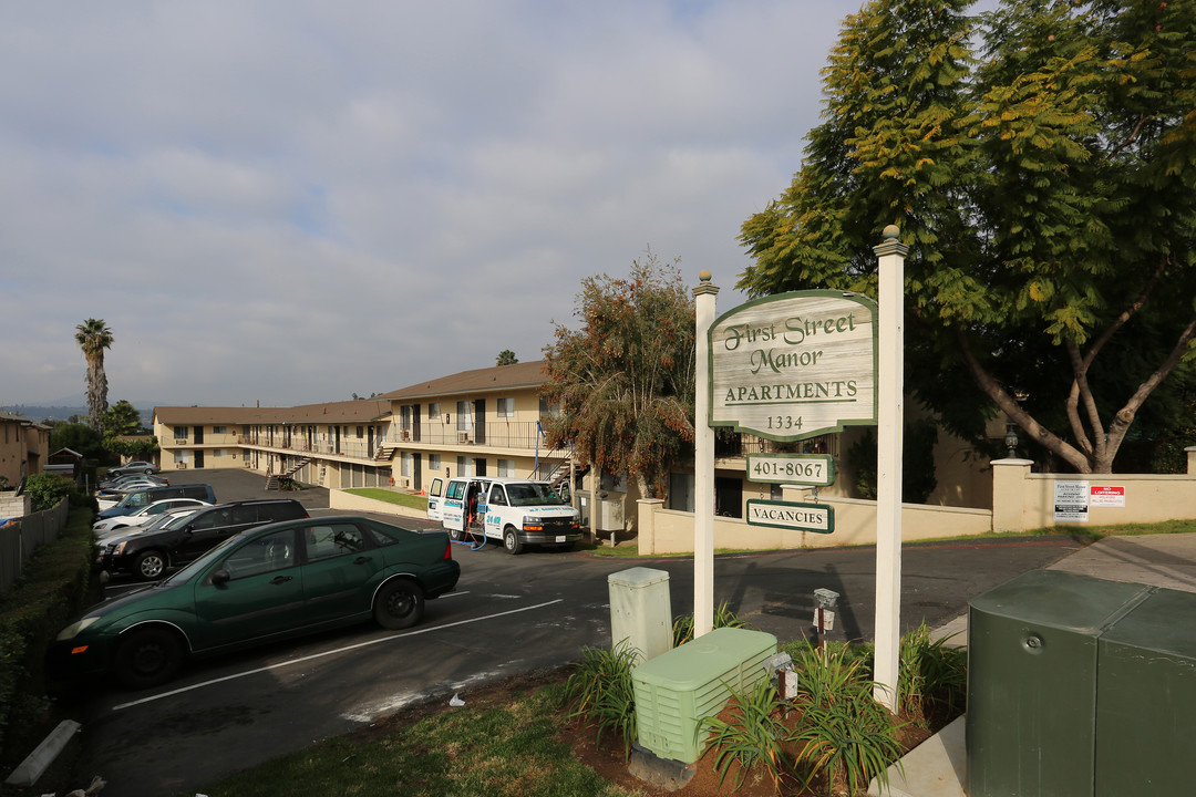 First Street Manor in El Cajon, CA - Foto de edificio