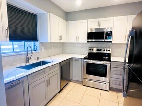 423 Pine Tree Ct in Atlantis, FL - Building Photo - Building Photo