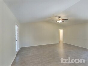 820 Oak Grove Ln in Royse City, TX - Foto de edificio - Building Photo