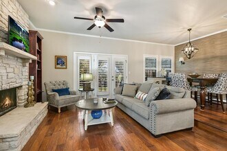 2201 Lakeway Blvd in Lakeway, TX - Building Photo - Building Photo