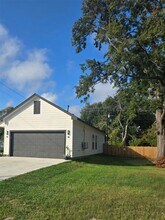 2118 2nd Ave N in Texas City, TX - Building Photo - Building Photo