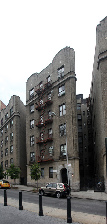 860 Riverside Dr in New York, NY - Building Photo