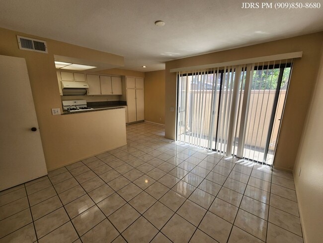 2913 Barrington Ct in Fullerton, CA - Building Photo - Building Photo
