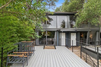 1501 Rockdale Cir in Austin, TX - Building Photo - Building Photo