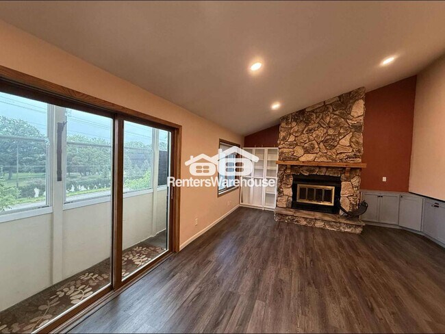 5213 Hiawatha Ln in Minneapolis, MN - Building Photo - Building Photo