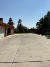 609 Yellow Meadow Ct in Bakersfield, CA - Building Photo - Building Photo