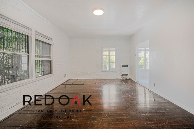 property at 854 S Oxford Ave