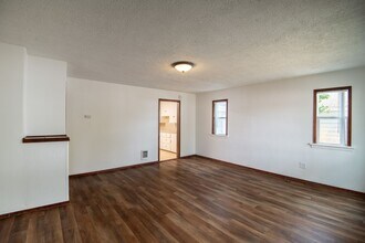 920 13th St NE in Salem, OR - Building Photo - Building Photo