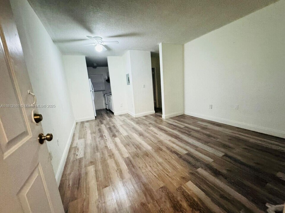 932 NW 5th St in Miami, FL - Building Photo