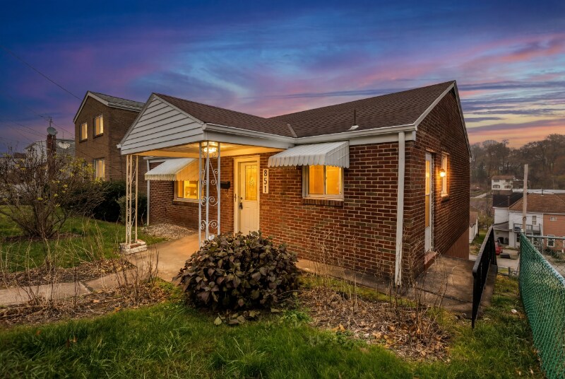 851 Florence Ave in East Mckeesport, PA - Building Photo