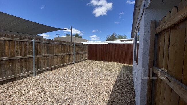 5745 S Southland Blvd in Tucson, AZ - Foto de edificio - Building Photo