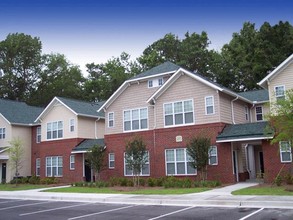 Vineyard Pointe in Wilmington, NC - Building Photo - Building Photo